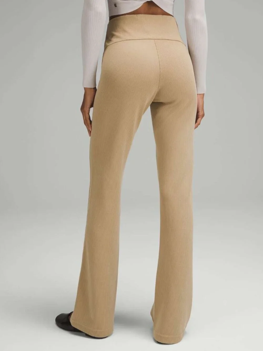 Lululemon Ribbed Softstreme Flared Pants Size 4 Filbert Tan 8125 - Picture 4 of 10